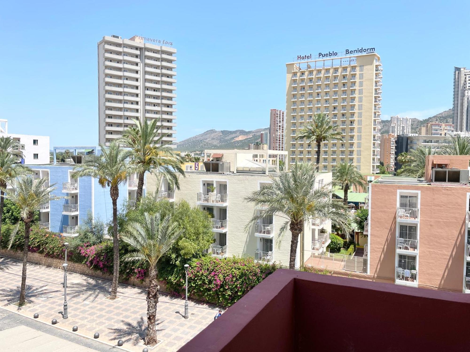 Апартаменты New Square Ibiza Бенидорм Экстерьер фото